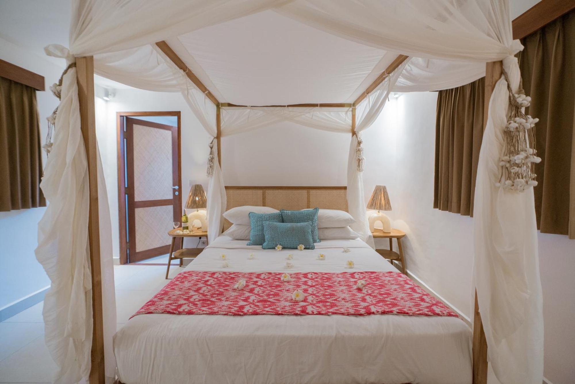 The Gili Beach Resort Gili Trawangan Exterior photo