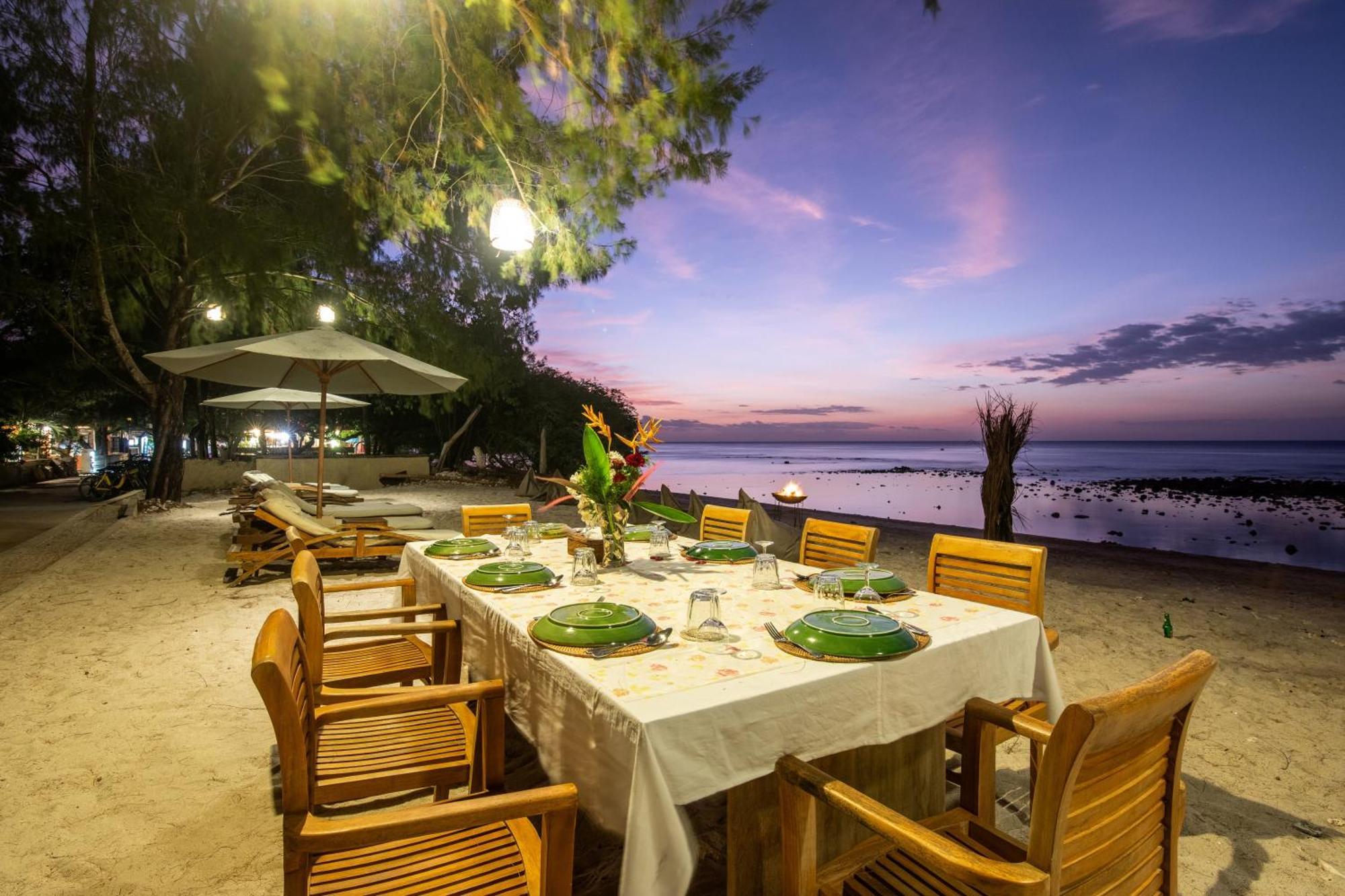 The Gili Beach Resort Gili Trawangan Exterior photo