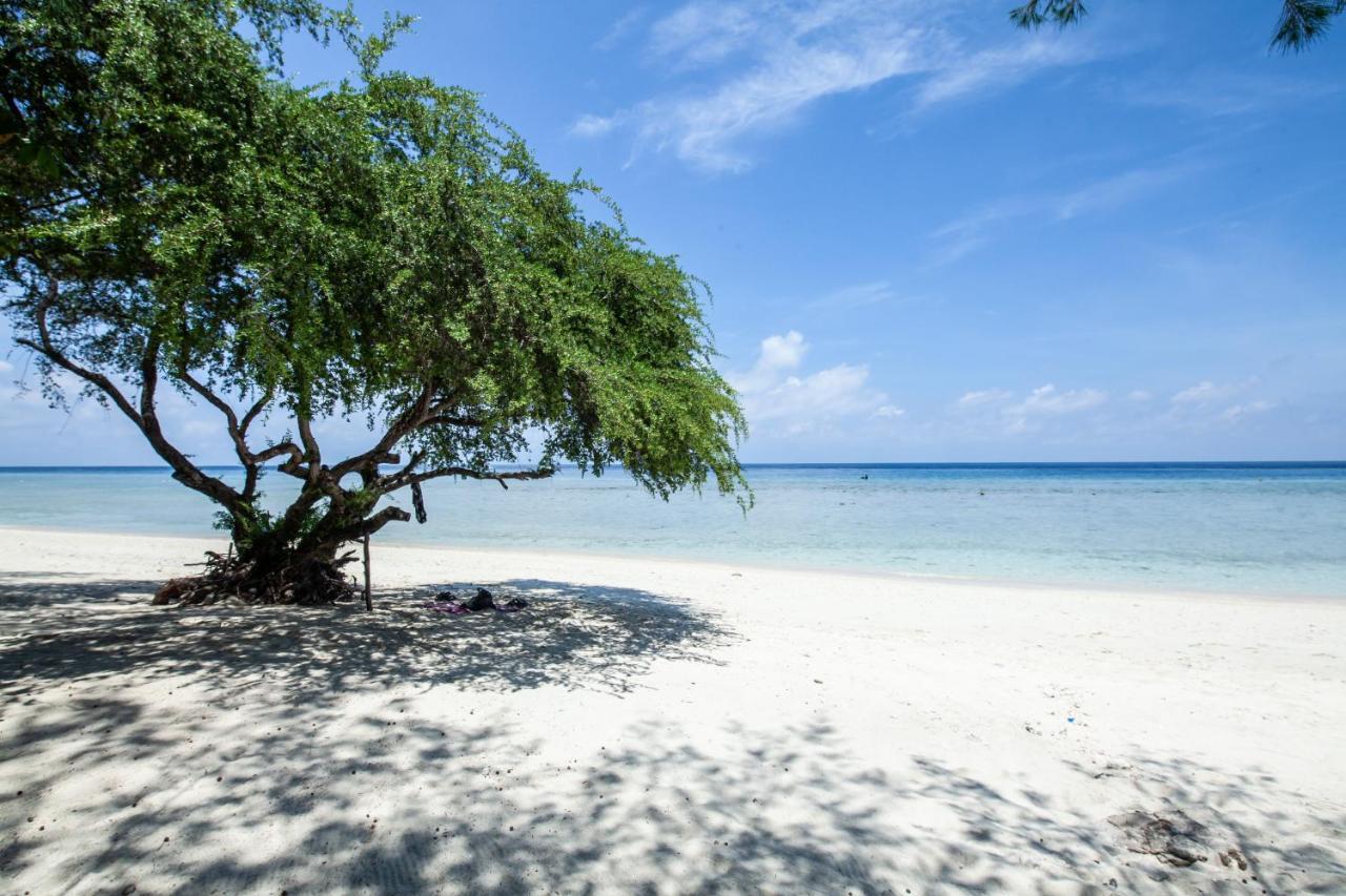 The Gili Beach Resort Gili Trawangan Exterior photo